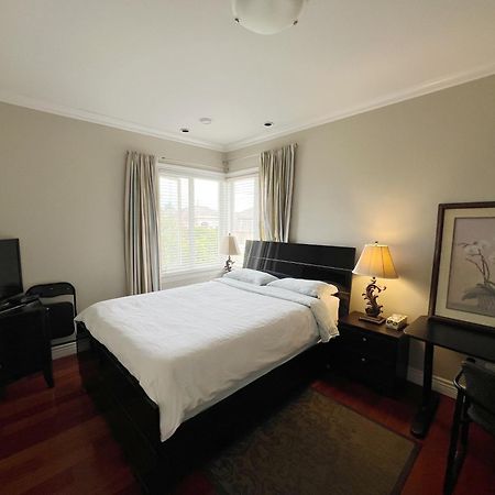 Lucky Room, A Comfortable Bedroom With Private Bathroom Close To Yvr Richmond Buitenkant foto