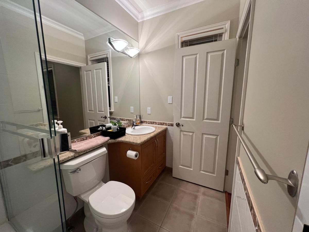 Lucky Room, A Comfortable Bedroom With Private Bathroom Close To Yvr Richmond Buitenkant foto